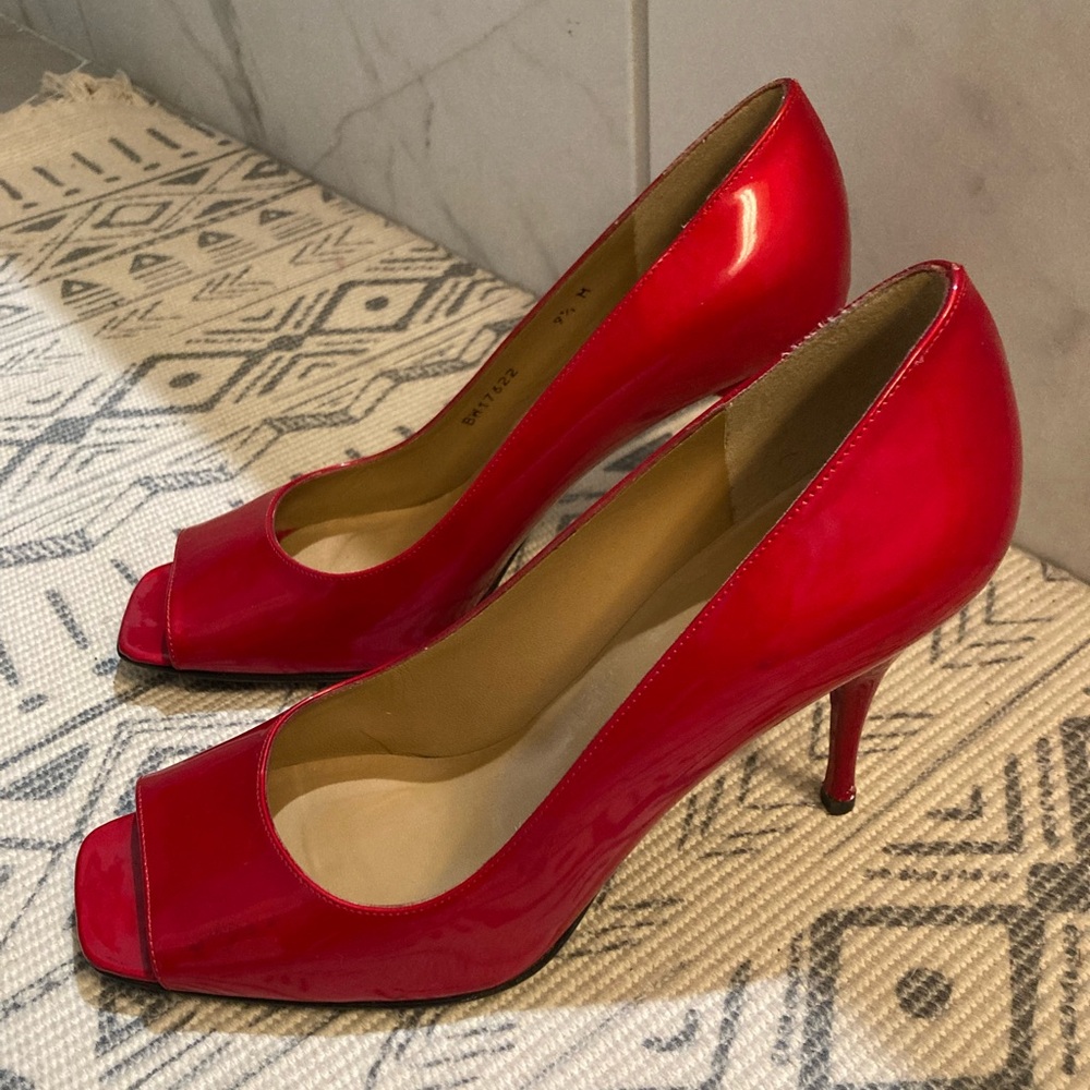 Stuart Weitzman Red Patent Leather Peep Toe 4 inch Heels 9.5M